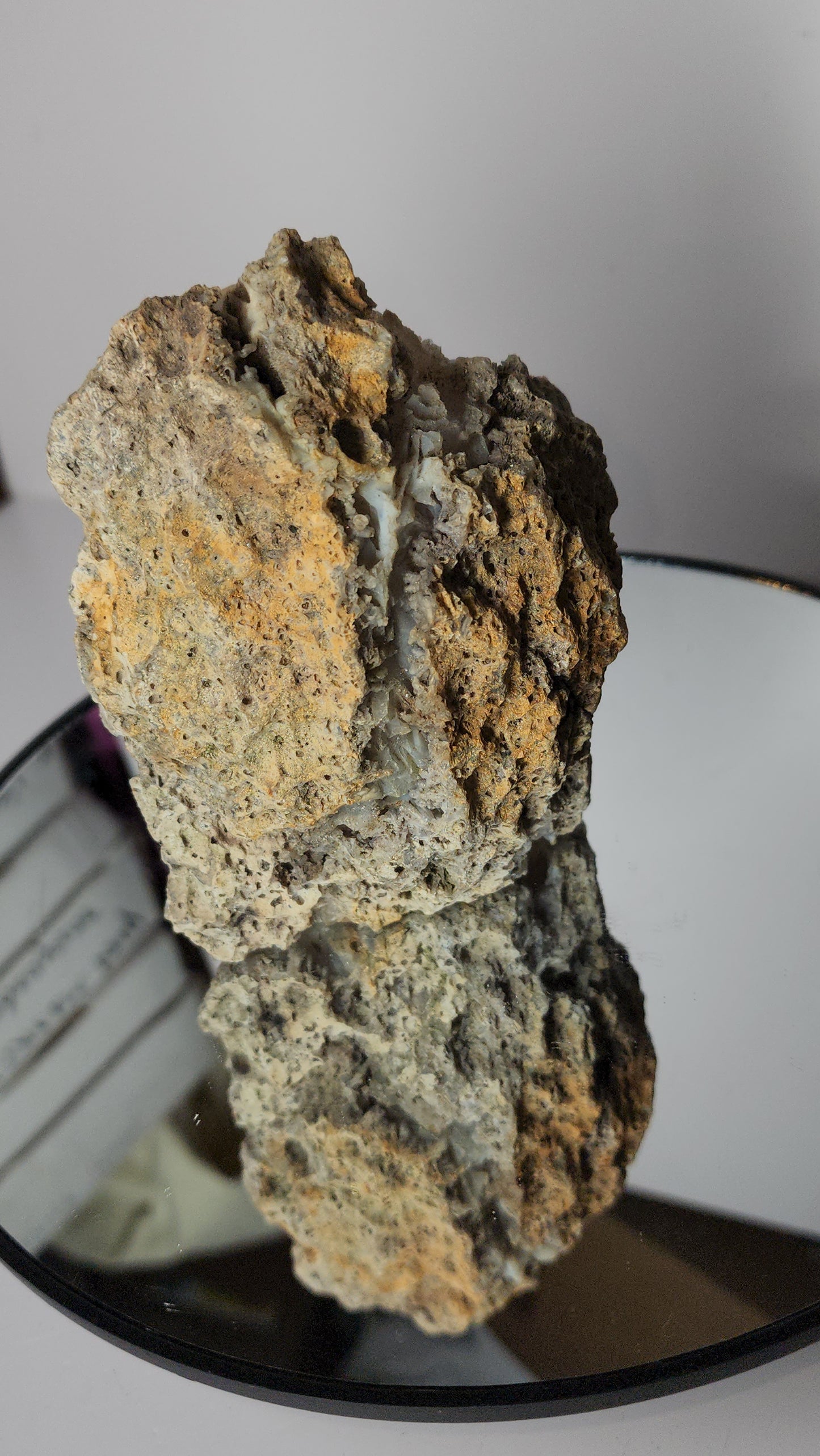 Amethyst cave in agate from Madagascar