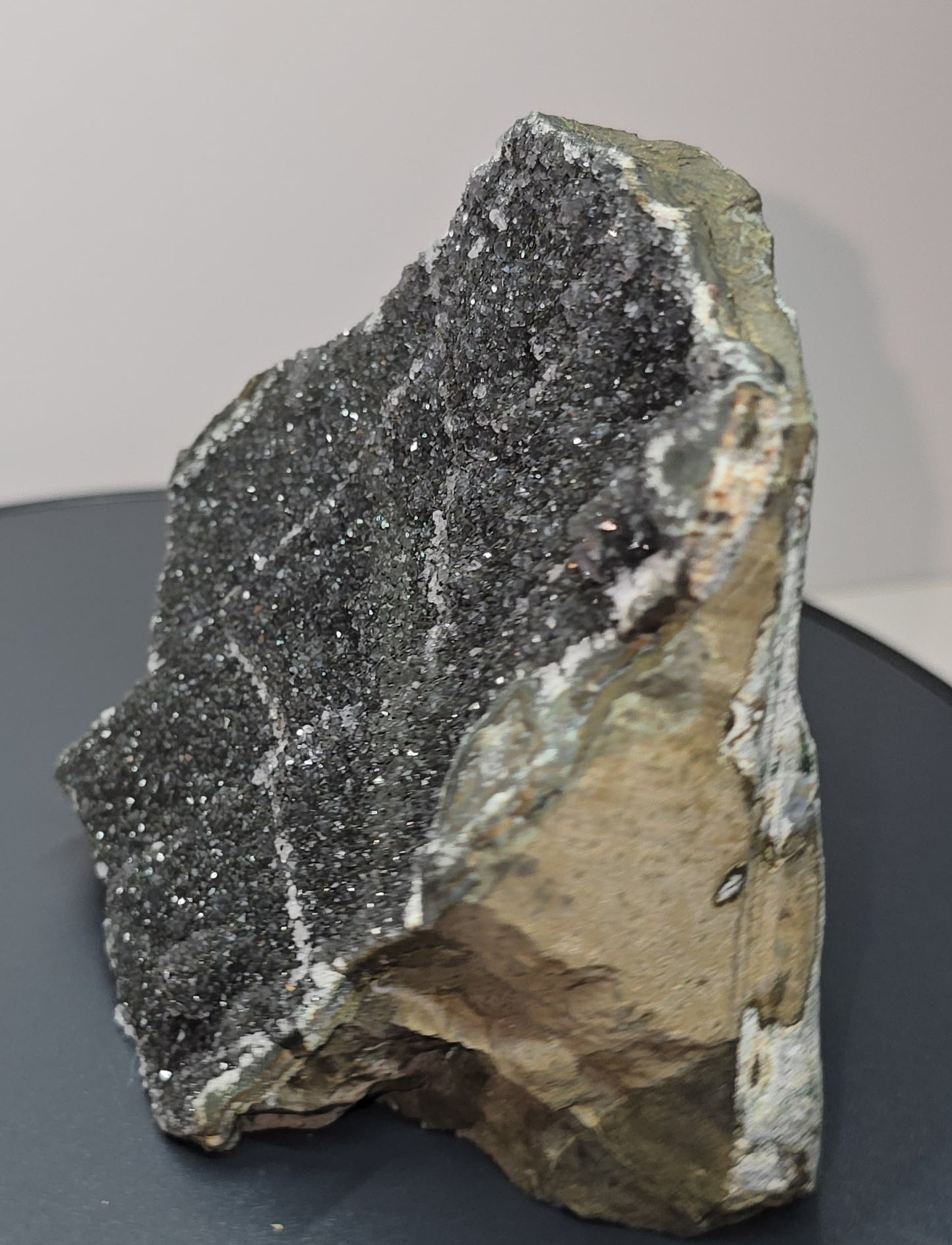 Black, dark purple, sparkling Amethyst cut base, Cathedral, Standing Geode from brazil