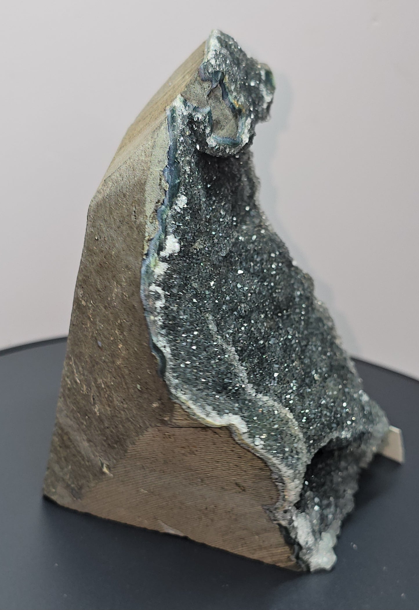 Black, dark purple, sparkling Amethyst cut base, Cathedral, Standing Geode from brazil