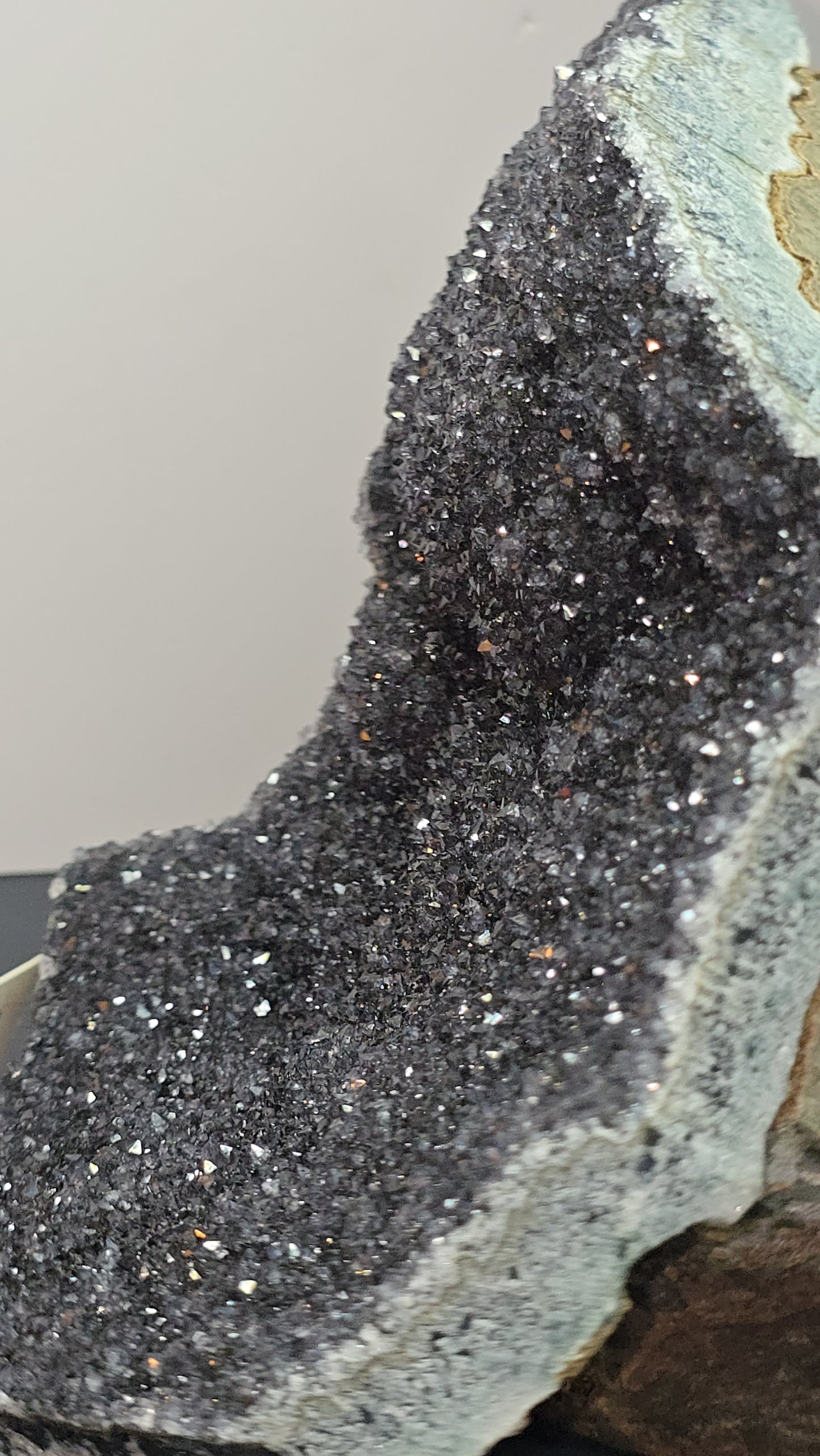 Black, dark purple, sparkling Amethyst cut base, Cathedral, Standing Geode from brazil