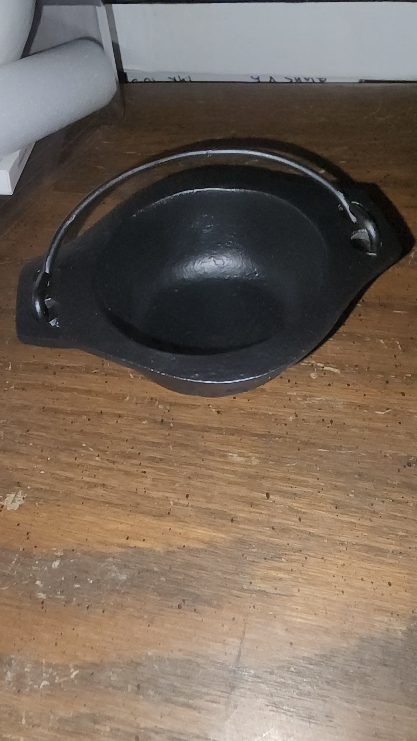 Cast iron 3inch cauldron