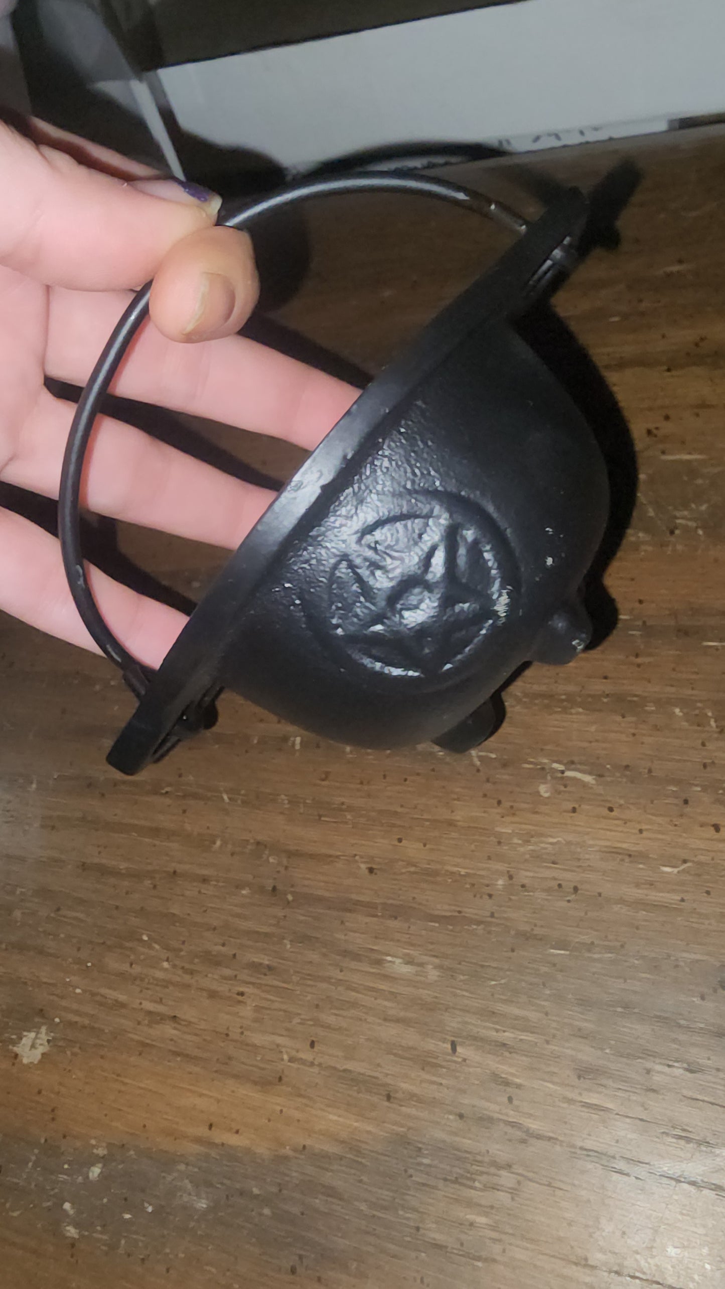Cast iron 3inch cauldron