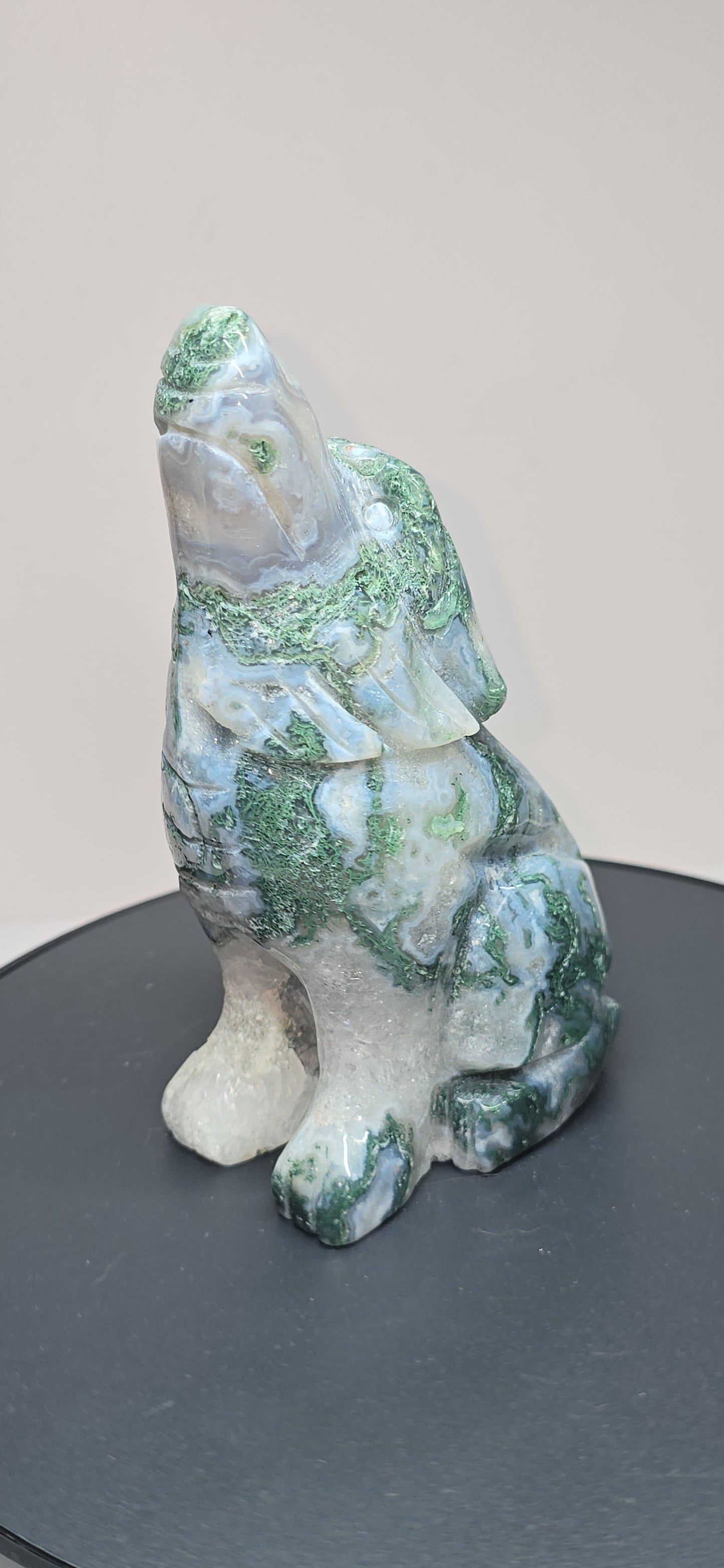 Moss agate wolfs