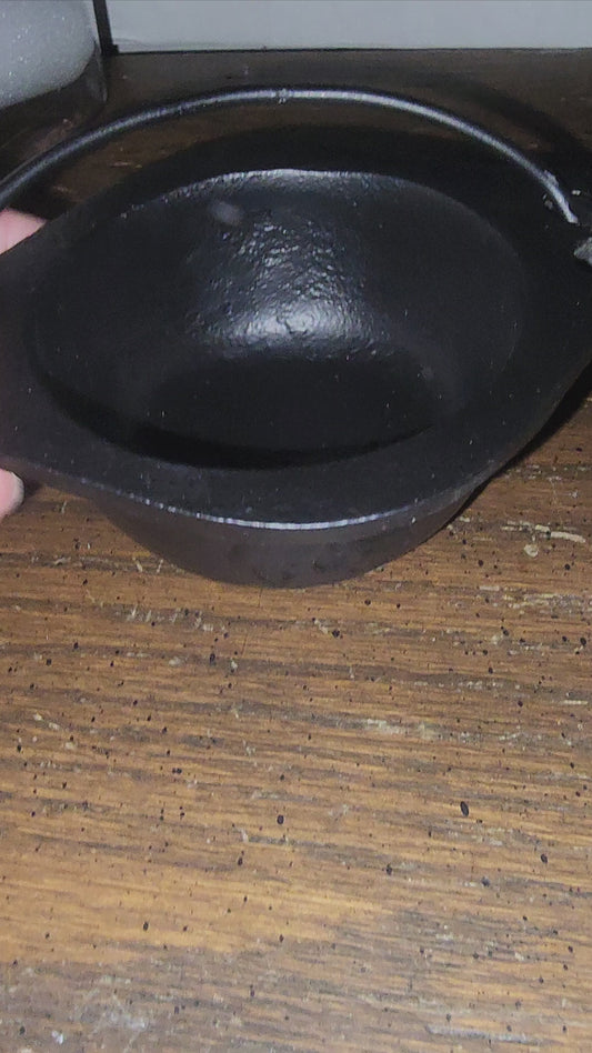 Cast iron 3inch cauldron